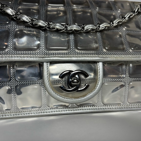 CHANEL Rare & Iconic ICE CUBE Metallic Logo Flap shoulder bag - Picture 12 of 14